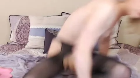 Kylie On cam Cums