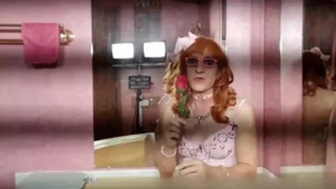 Christina Hearts: Trans Girl Explores Her Body